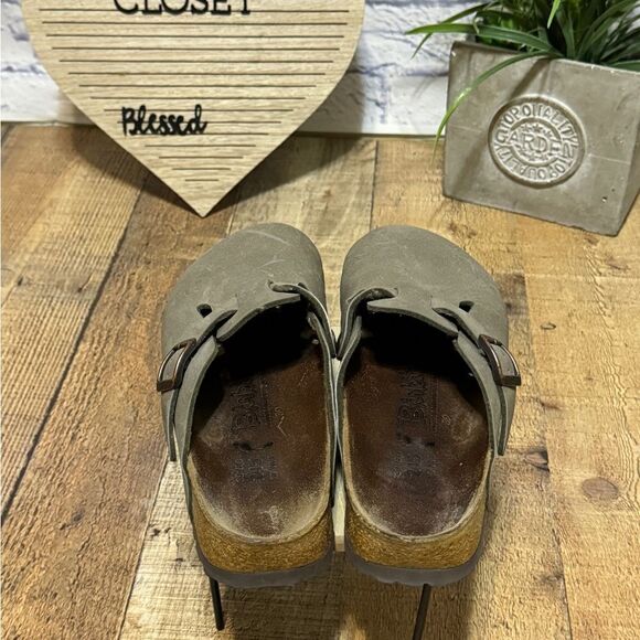 Birkenstock Birkis Boston
Suede Taupe clog ladies 7 mens 5 - Picture 9 of 13